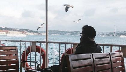 北京国安主场击败青岛黄海，豪取三分：超级对决下的精彩回放与深度解析